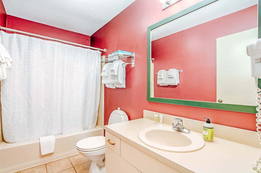 Crystal Mountain Condo -  Wintergreen 535