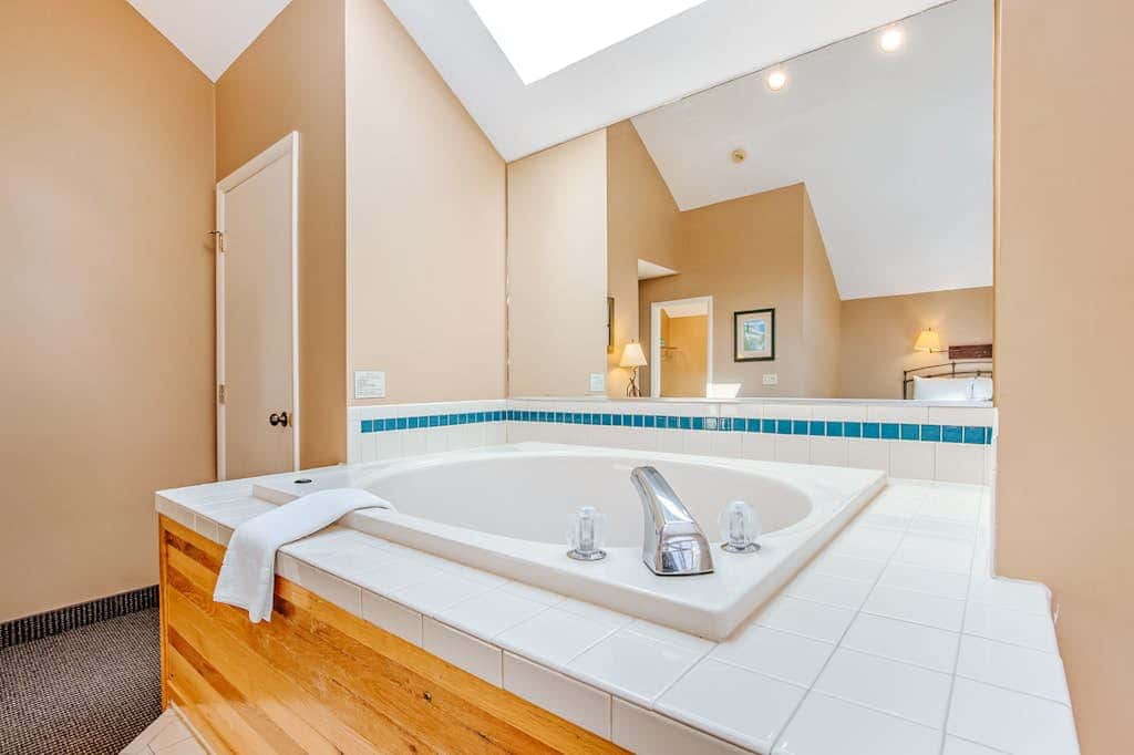 Crystal Mountain Condo -  Wintergreen 535