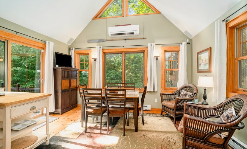 Charming lake cottage with a wet bar, firepit, fast WiFi, & washer/dryer