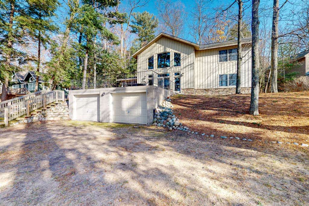 Newly remodeled waterfront home on Little Glen Lake with deck, gas grill, AC