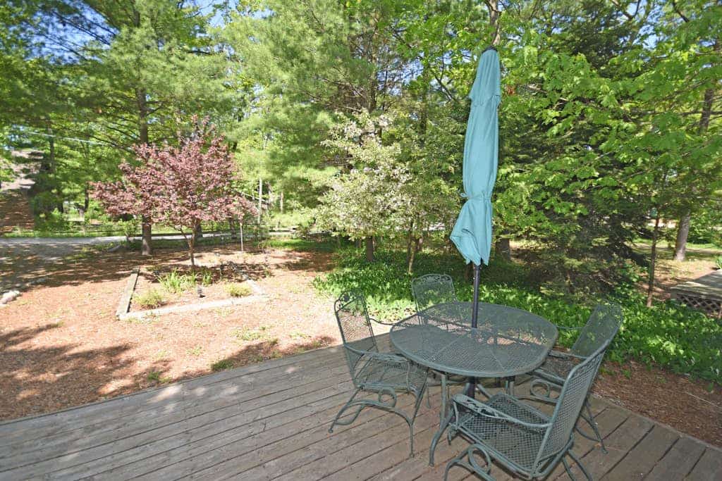 Charming home near the lake with a fireplace, central AC, washer/dryer & grill