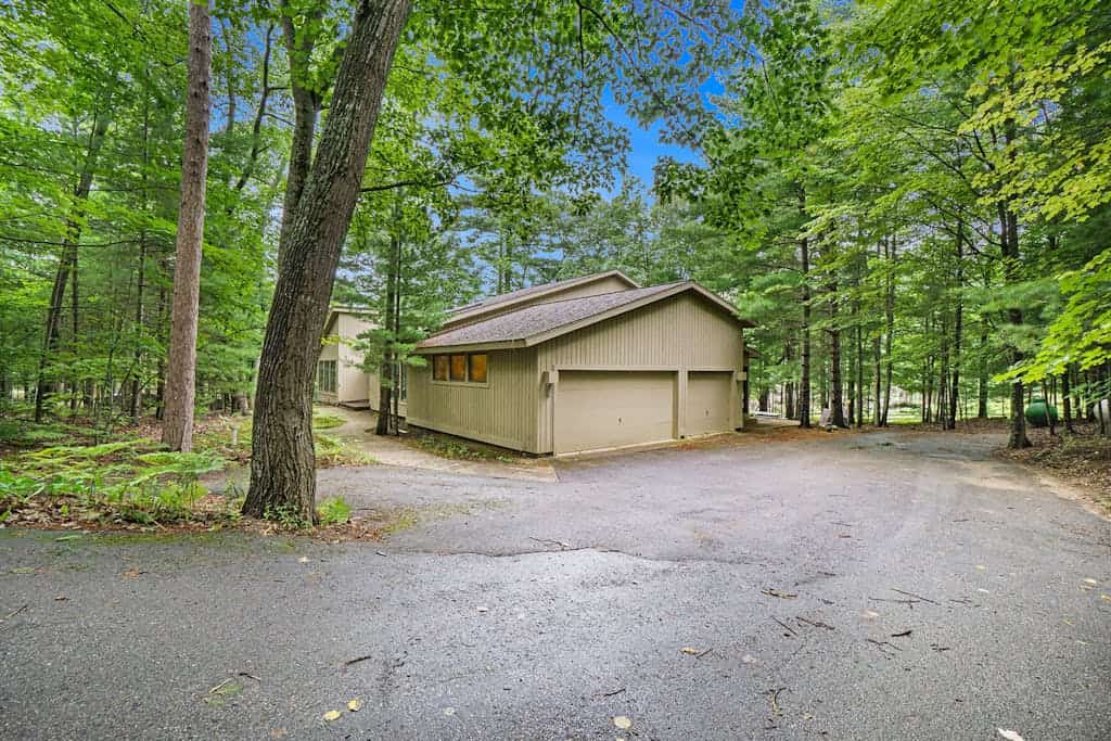 Single-level condo with a full kitchen, & washer/dryer