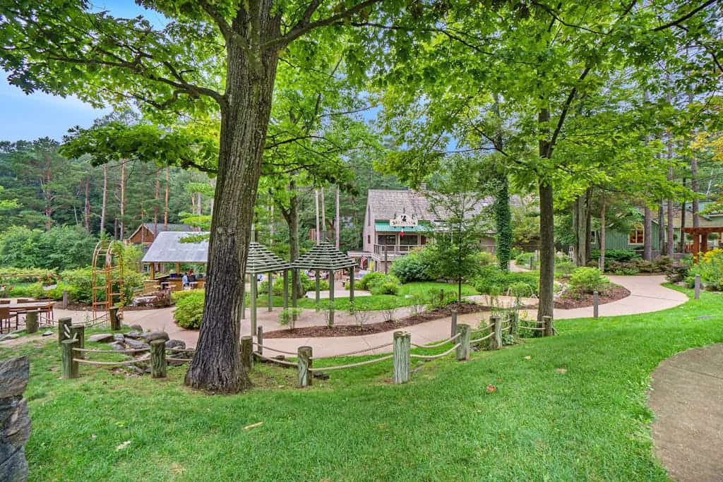 Single-level condo with a full kitchen, & washer/dryer