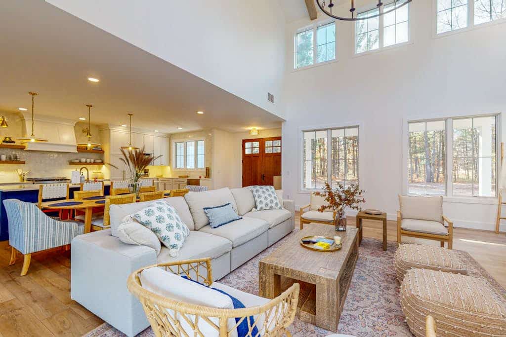 Brand New Luxurious Home, w/ Fire pit, Gas Grill, near Lakes & Trails!