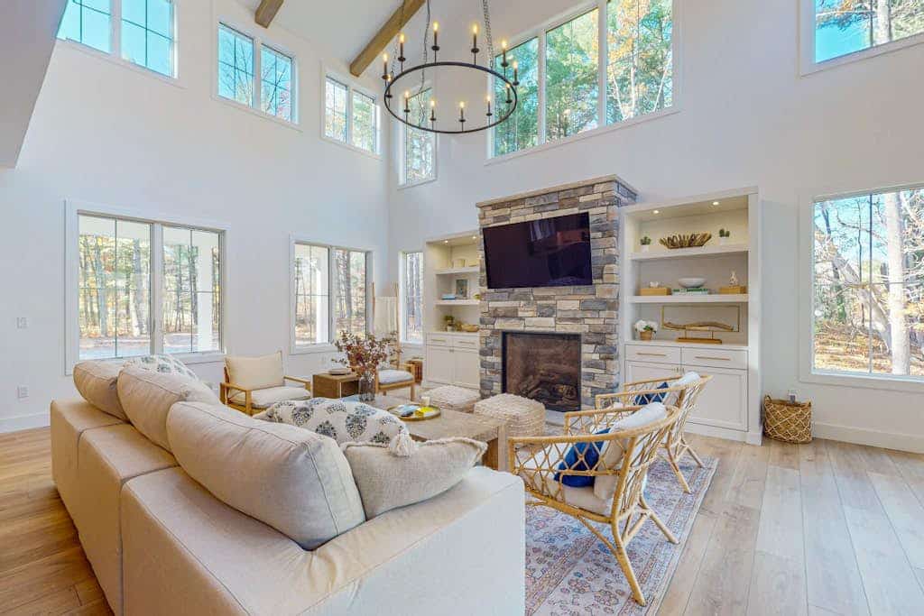 Brand New Luxurious Home, w/ Fire pit, Gas Grill, near Lakes & Trails!
