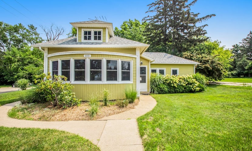 Wonderful Downtown Gem W/ Fast WiFi, Firepit, & Central AC - Walk to the Beach
