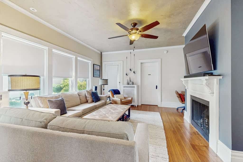 Charming historical home with gated entrance & gas grill - walk around downtown