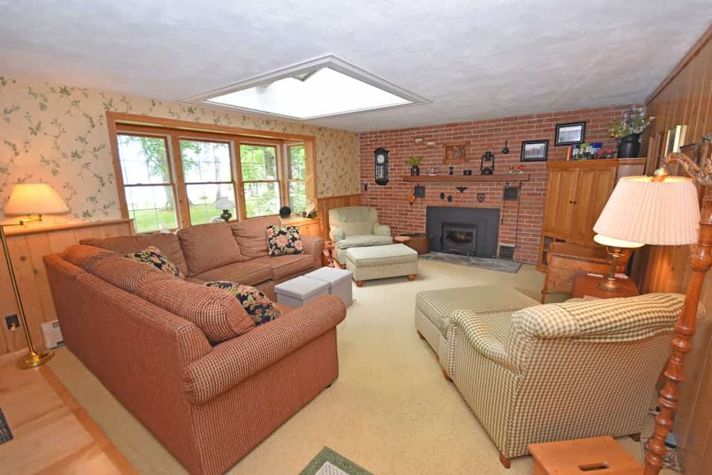 Lakefront home on Little Glen Lake with fireplace, deck, gas grill, and firepit