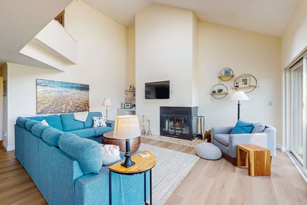 Darling condo on Lake Michigan with washer/dryer, deck, lake views, fireplace