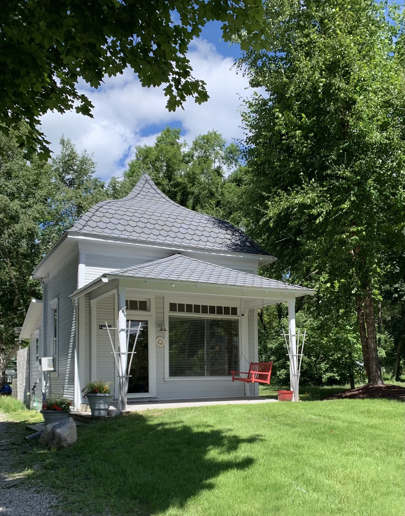 The Little House Walloon -formerly Lake Daze