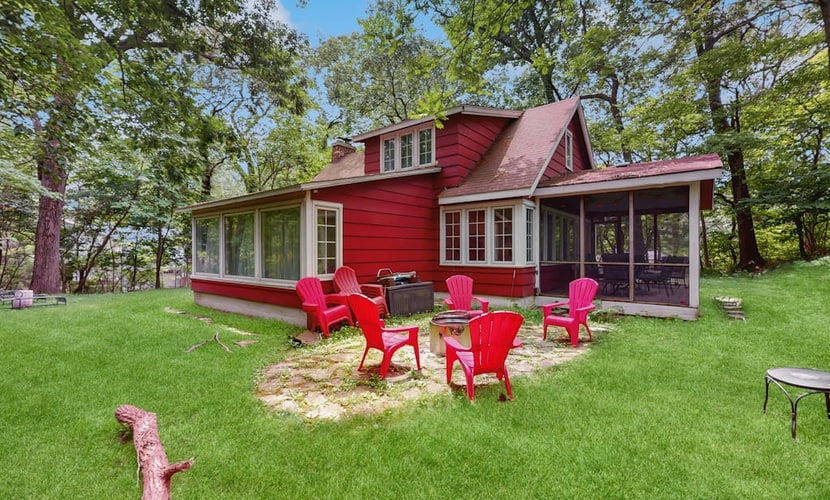 Cute Cottage by the Lake W/ Private Hot Tub, Firepit, Screened Porch & Fast WiFi