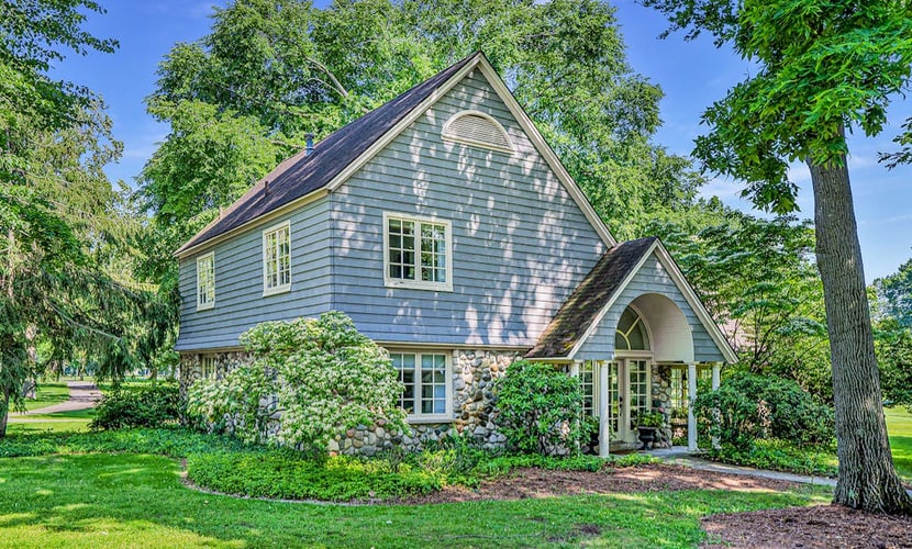 Professionally designed home on golf course w/golf course view, gas grill, patio