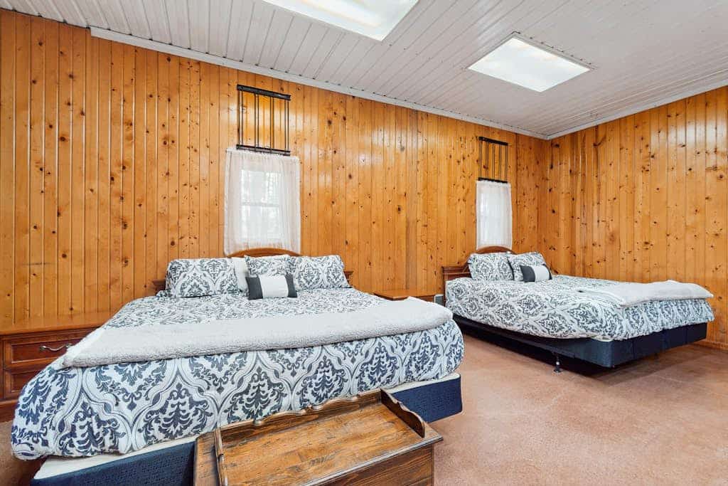Peaceful wooded escape w/ kitchenette, gas grill, WIFI, lakes & trails nearby