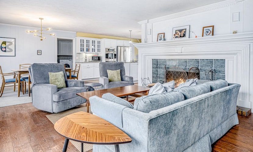 Home with central AC, WiFi, fireplace, gas grill, washer/dryer