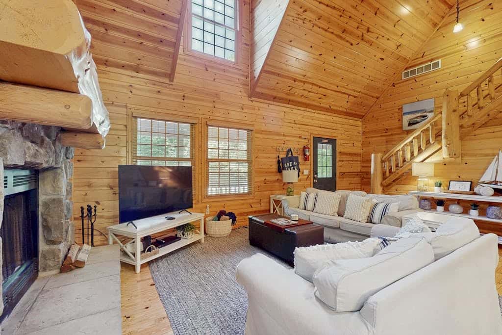Kingfisher Cove Cabin 19