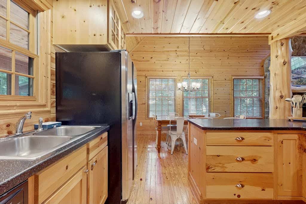 Kingfisher Cove Cabin 19
