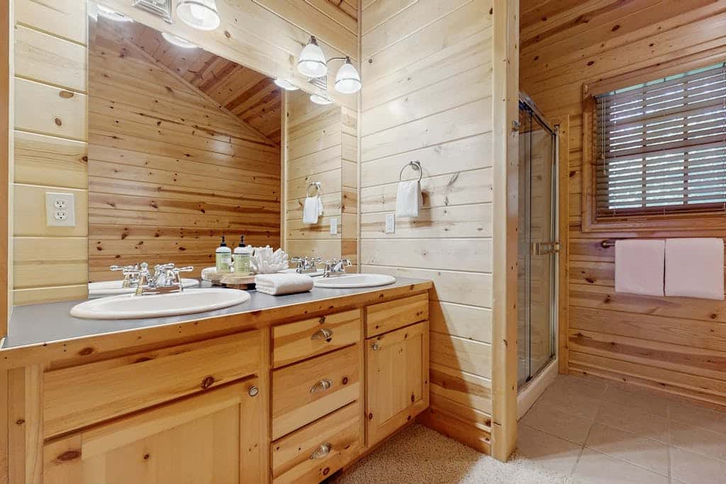 Kingfisher Cove Cabin 19
