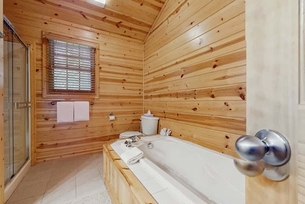 Kingfisher Cove Cabin 19
