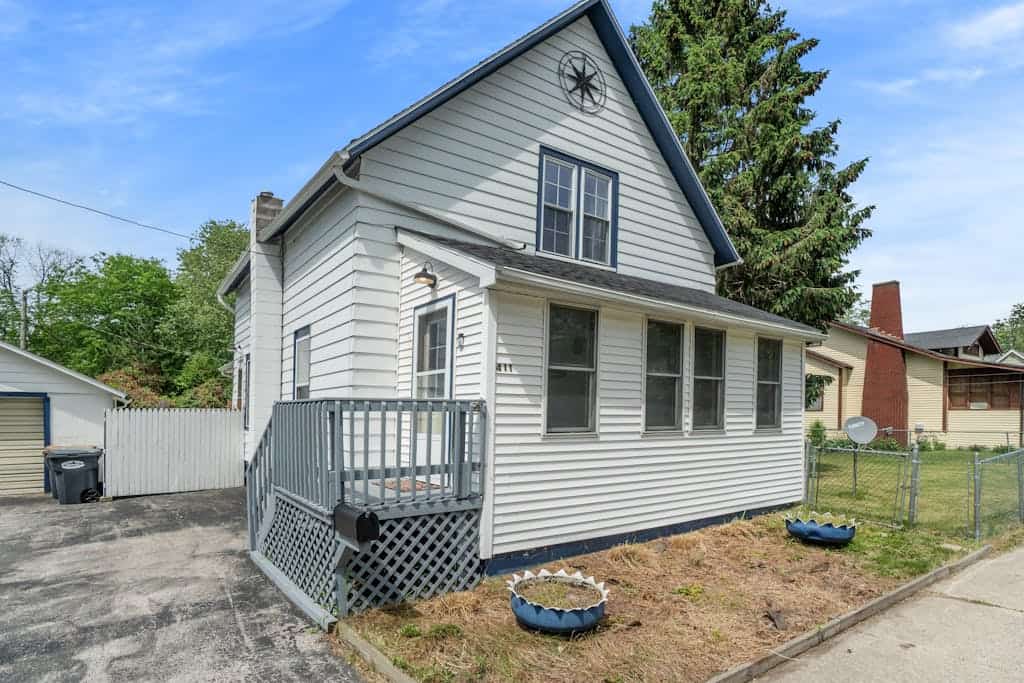 Updated, charming home with huge yard, fire pit, & WiFi - walkable location