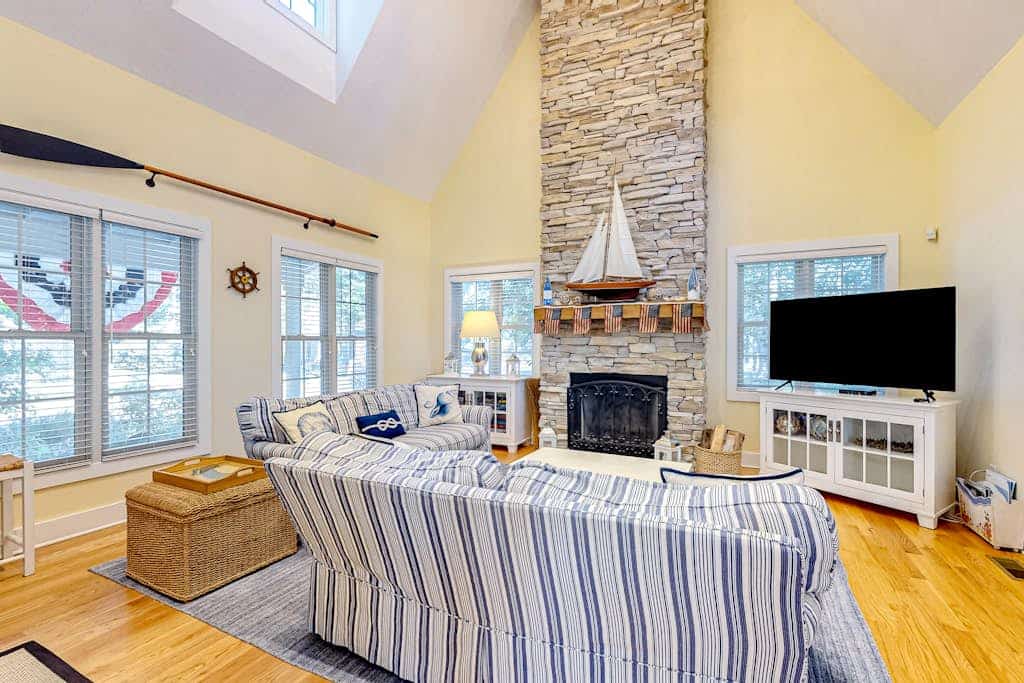 Newly-updated grand home in Union Pier‚Äôs Lakeshore Cottages with pool