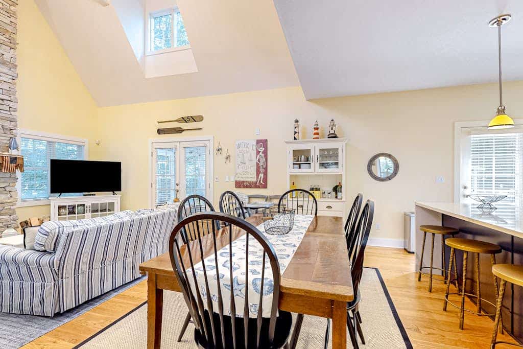 Newly-updated grand home in Union Pier‚Äôs Lakeshore Cottages with pool