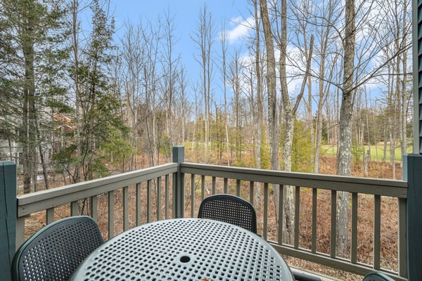 Spacious condo in the heart of Crystal Mountain with fireplace, walking distance
