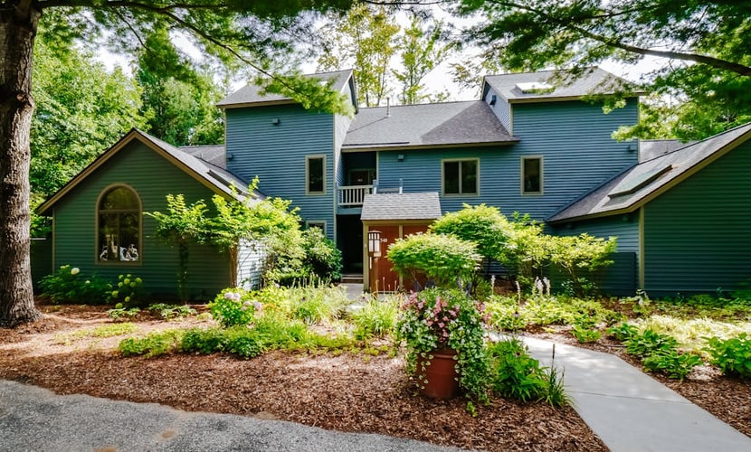 Mountain Condo with Dining and Activities - Walk to Lifts and Golf