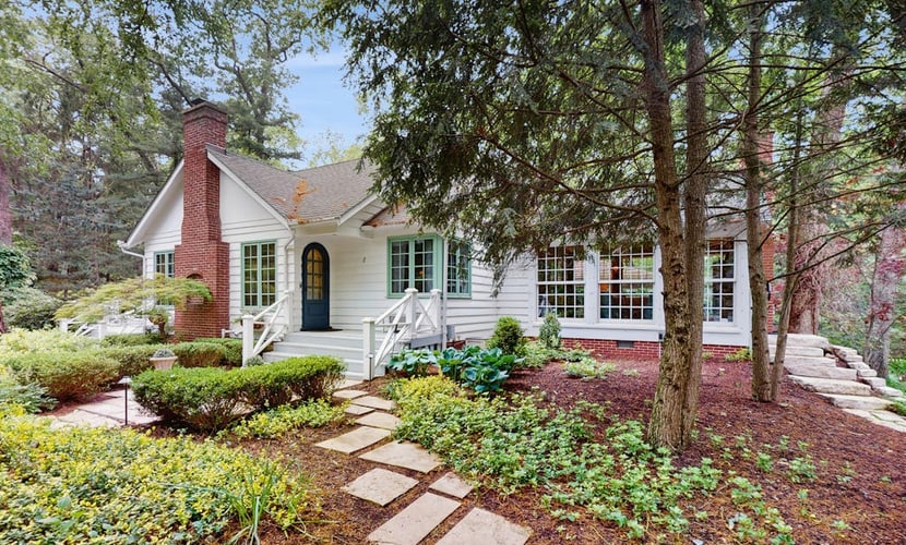 Stunning Harbor County Home w/ Hot tub, Large yard, Near Beaches & Town.