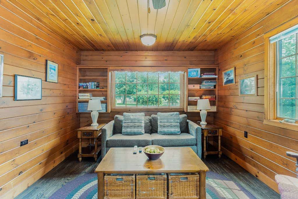 Cozy cottage surrounded by water w/ Kalamazoo River views - one dog OK