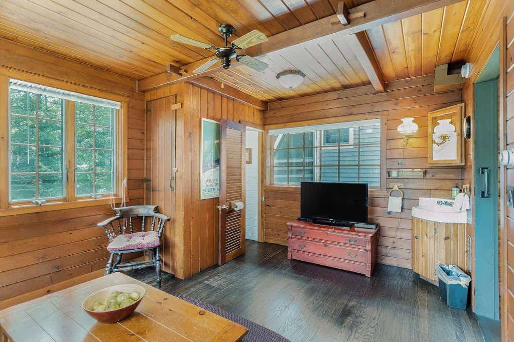 Cozy cottage surrounded by water w/ Kalamazoo River views - one dog OK
