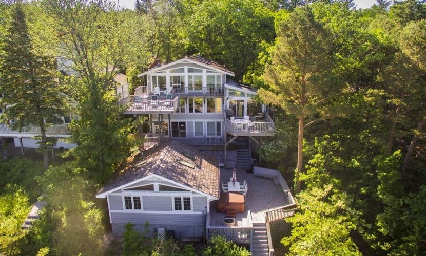 Gigantic lakefront home with private hot tub, washer/dryer, AC, deck, & firepit