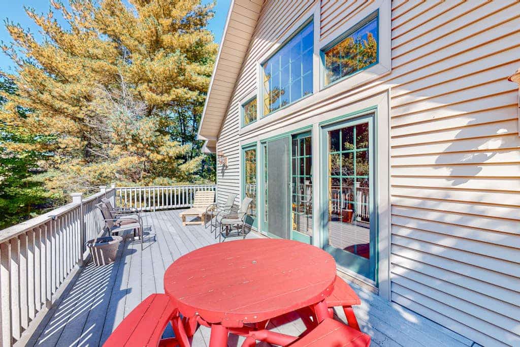 Perfect 'up north' home near Sleeping Bear Dunes & Lake Michigan, deck, W/D