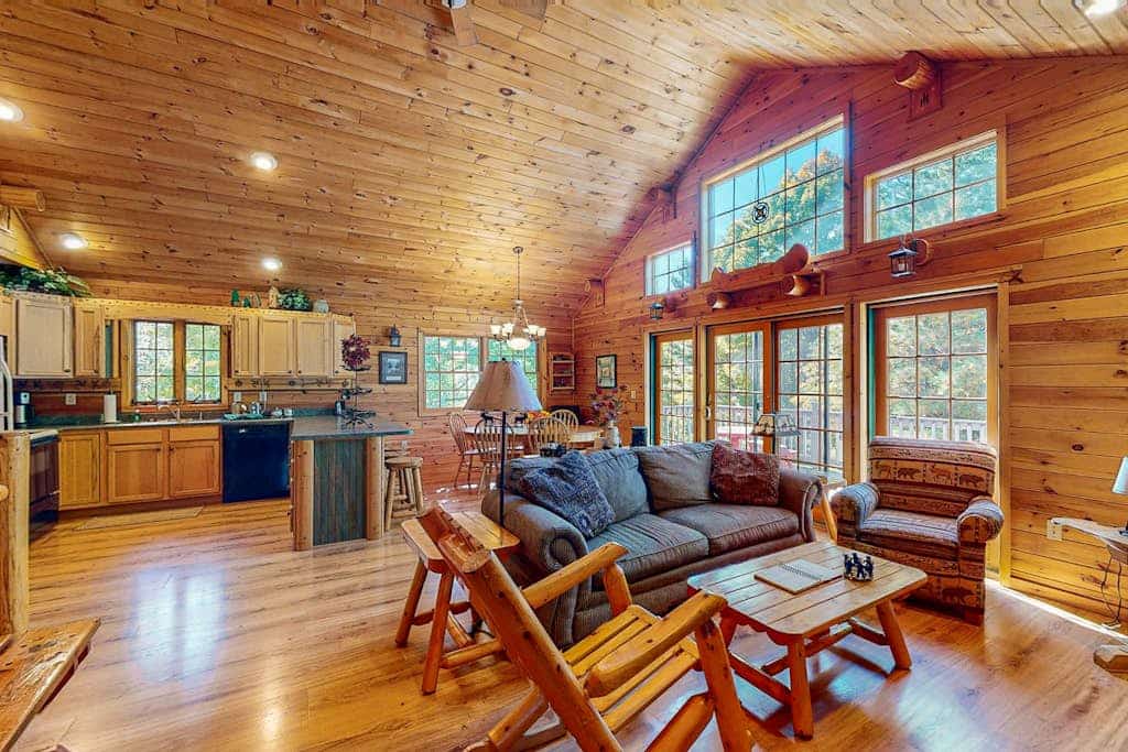 Perfect 'up north' home near Sleeping Bear Dunes & Lake Michigan, deck, W/D