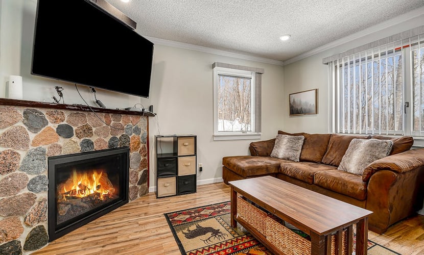 Cozy Condo with Shared Pool & Tennis, Fast WiFi, Private Deck & Gas Fireplace