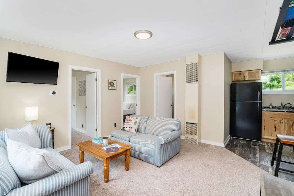 Private dog-friendly hideaway w/  firepit - close to Crystal Mountain