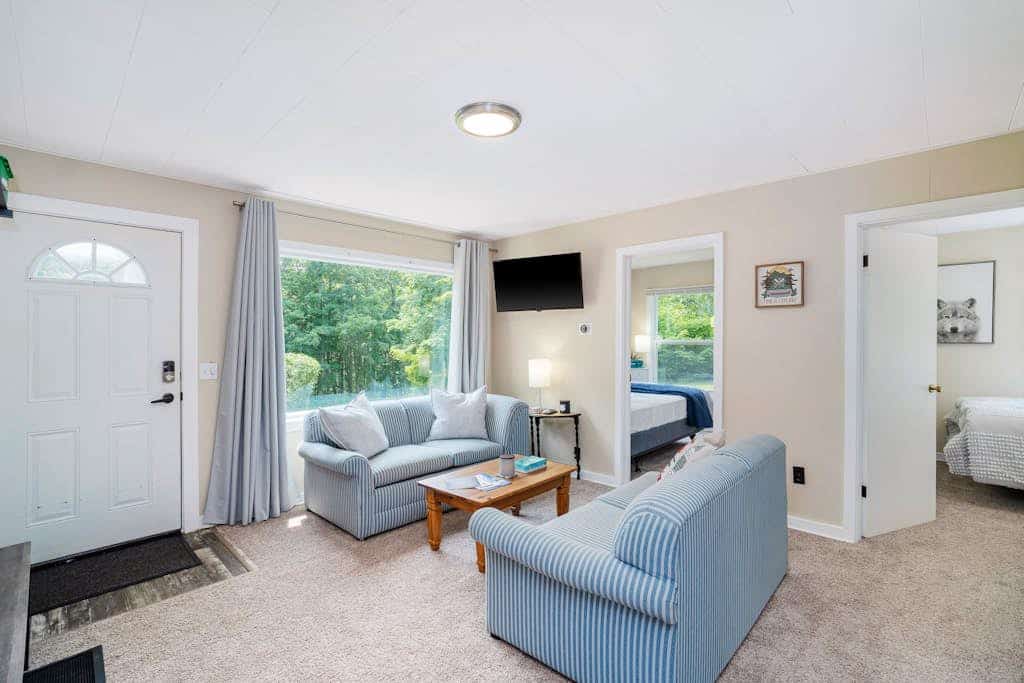 Private dog-friendly hideaway w/  firepit - close to Crystal Mountain