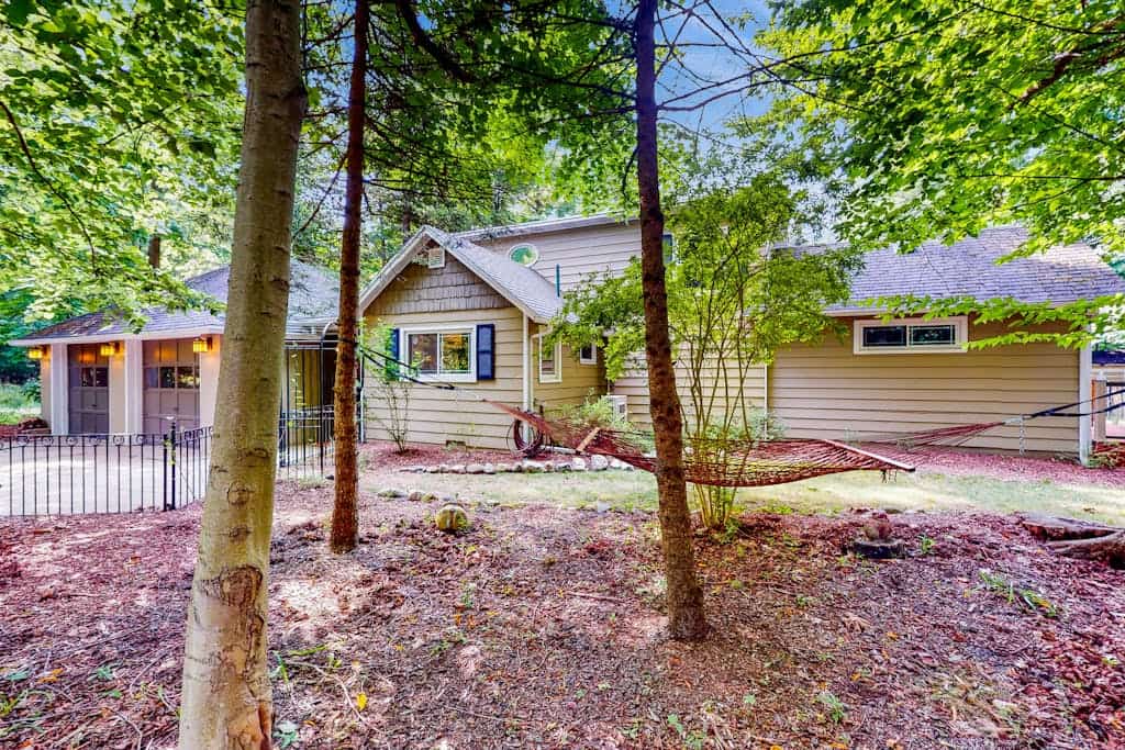 Lake Michigan Retreat with large patio, gas grill, fire pit, & outdoor hot tub