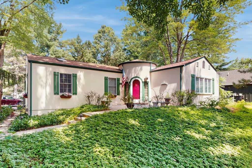 Dog-Friendly Home with Enclosed Yard & Free High-Speed WiFi - Great Location