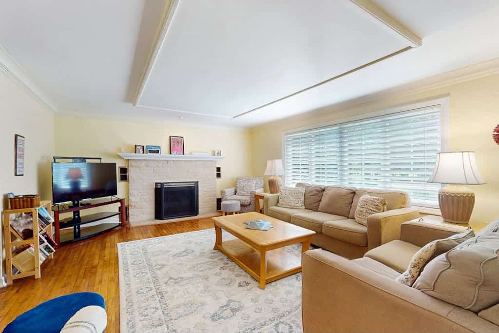 Dog-Friendly Home with Enclosed Yard & Free High-Speed WiFi - Great Location