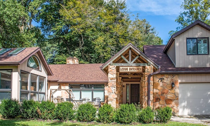 Spacious Family Villa Near Beaches with Private Pool, WiFi, Firepit & Central AC