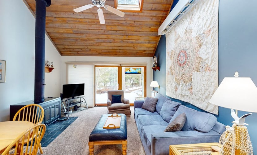 River-view condo with fireplace, deck, washer/dryer, and community firepit