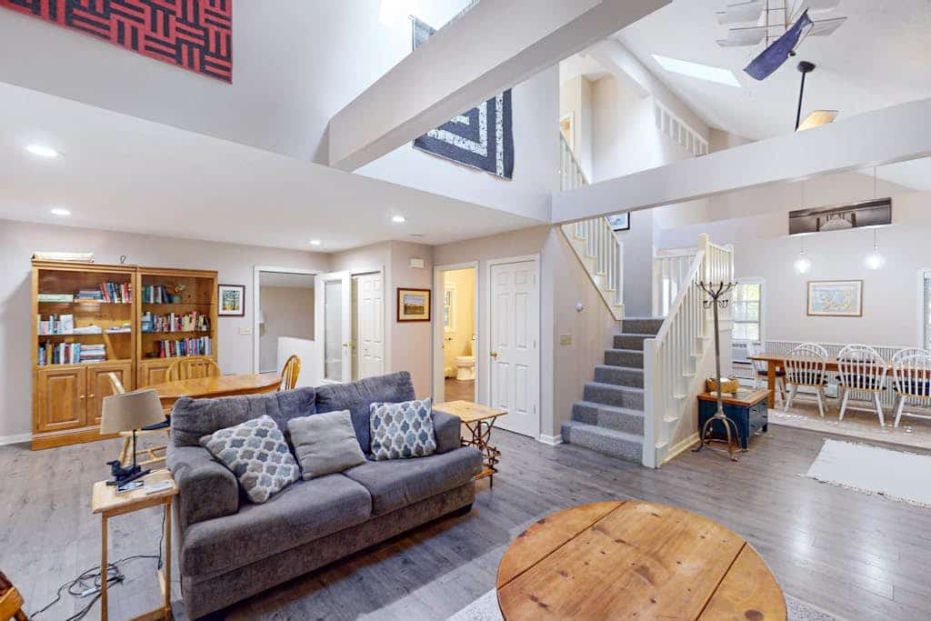 Lovely home in downtown Glen Arbor with deck, gas grill, washer/dryer, and AC