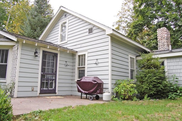 Charming home near Glen Arbor with a porch, gas grill, lake views, & AC
