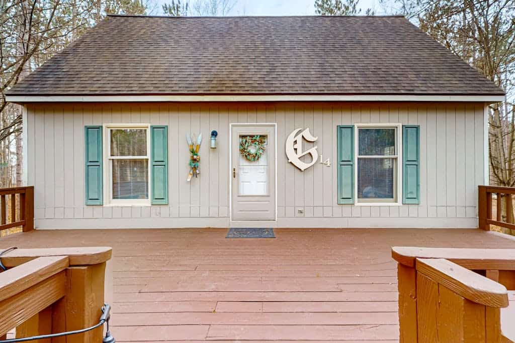 Spacious Home with deck, grill  & added Crystal Mountain Amenities