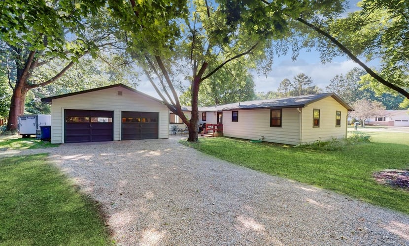 Peaceful Home with Firepit, Gas Grill, WIFI, Private W&D & Nearby Beach Access
