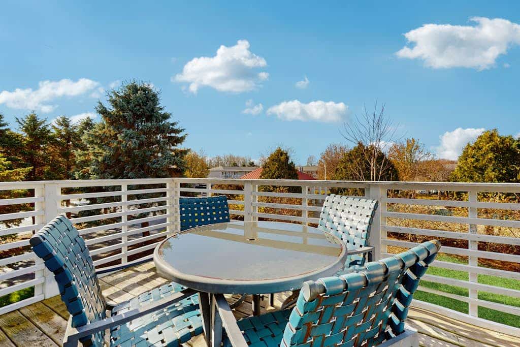 Charming 2BR/2BA Condo 1 Mile from Lake Michigan, with shared pool