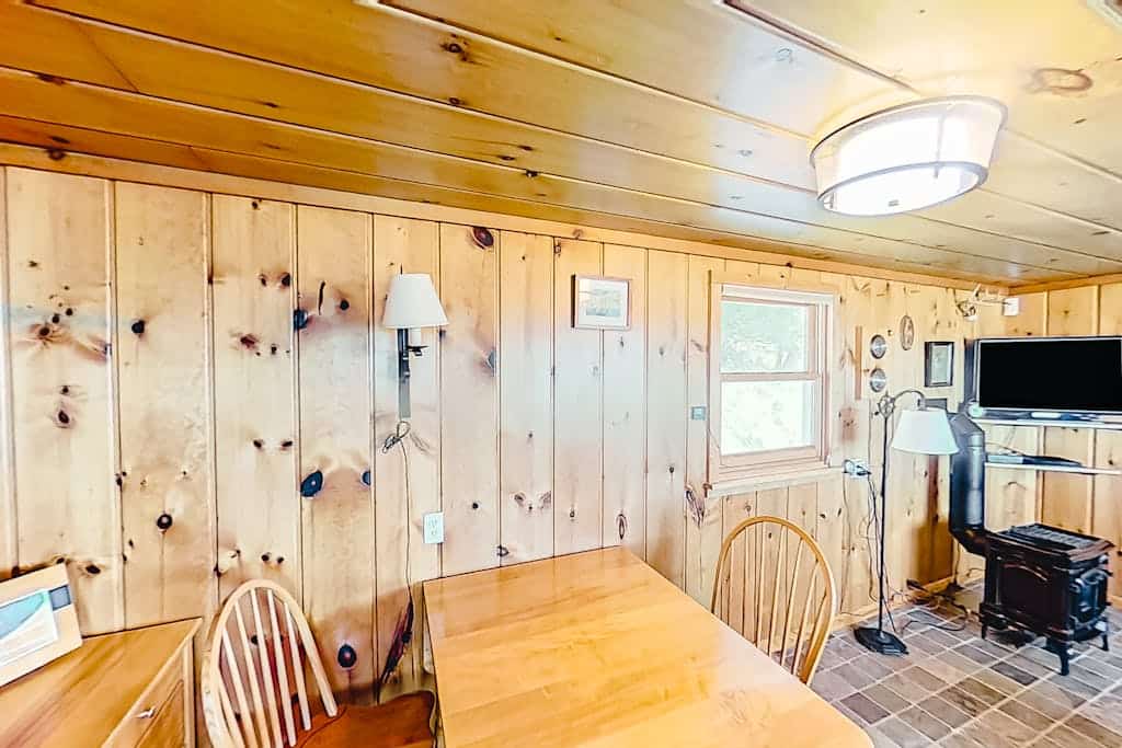 Rustic getaway on Crystal Lake w/ firepit, guest house & private dock