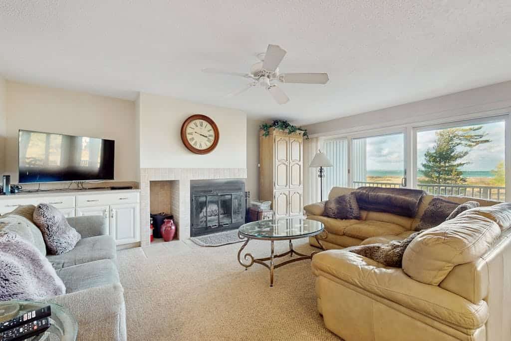 Beachfront condo on Lake Michigan with fireplace, deck, washer/dryer, great view