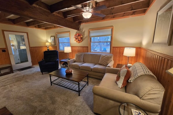 Peaceful dog-friendly home with gas grill & nearby resort amenities