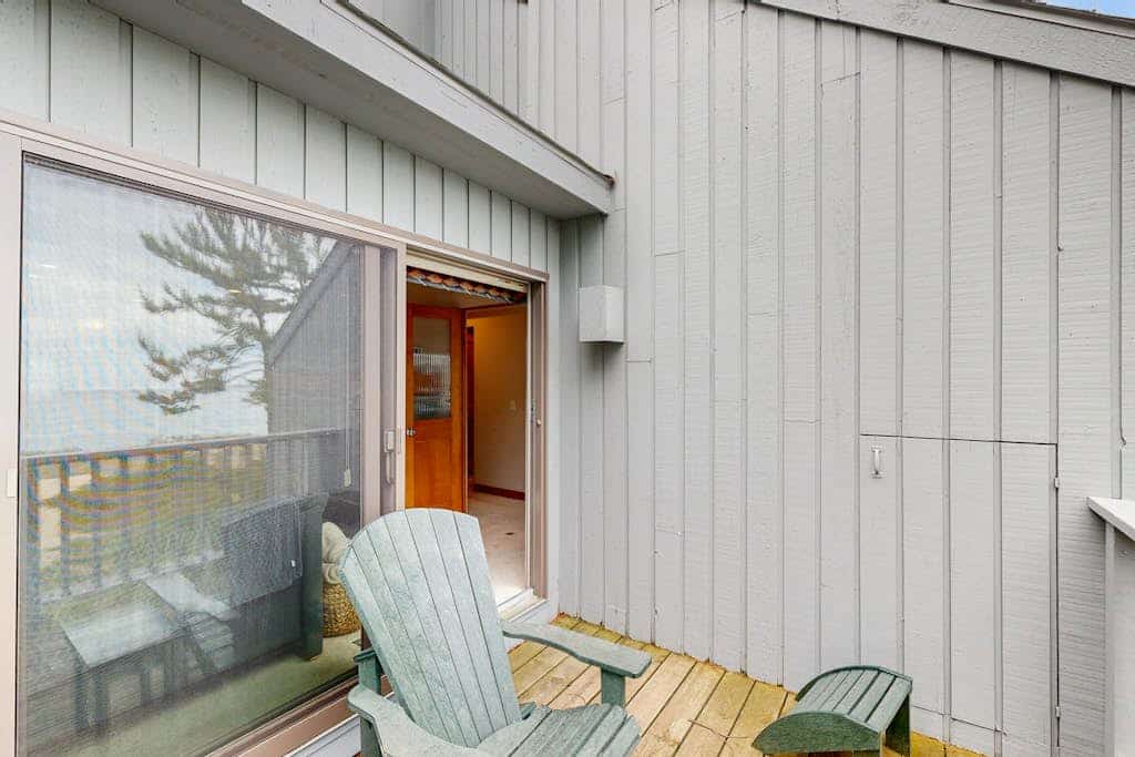 Lakefront condo with deck, gorgeous view, fireplace, & W/D